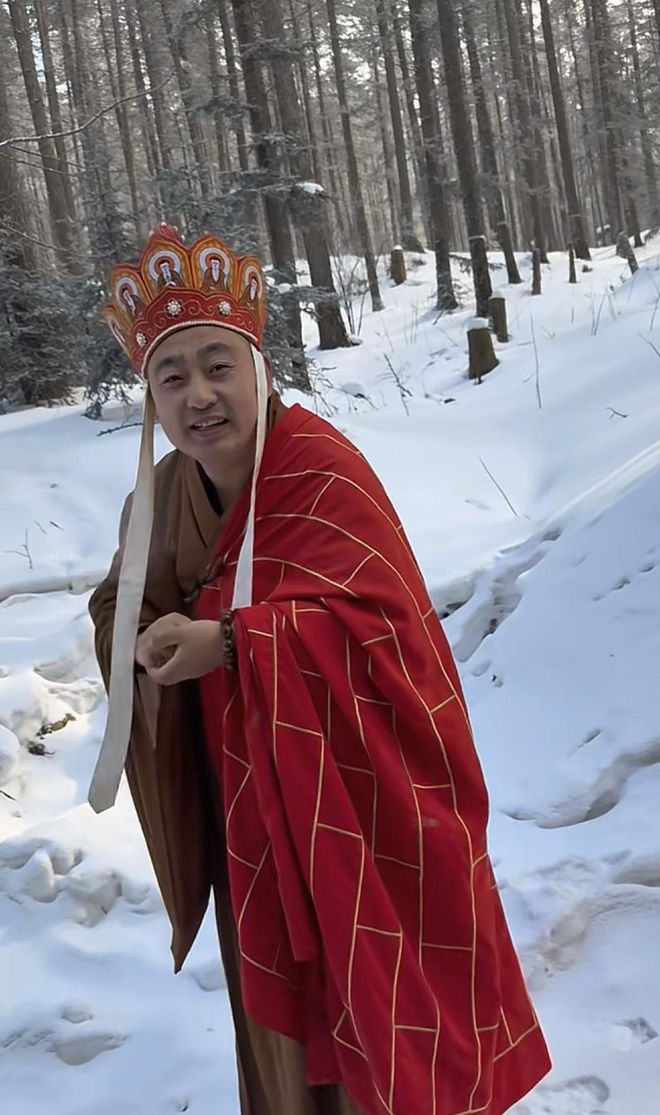 鼎点娱乐主管:“越野唐僧”猝死背后的草根网红:近六成职业主播每天直播超6小时,有人扛不住想退出