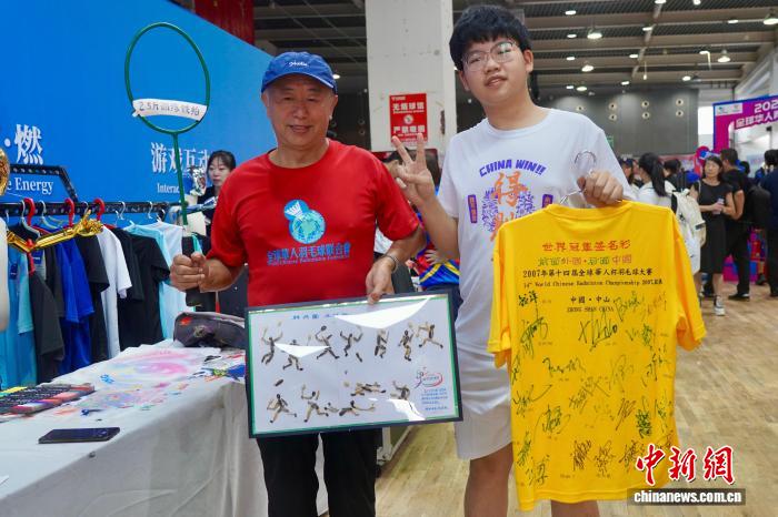 鼎点娱乐：浙江义乌：2025第十二届全球华人青少年羽毛球锦标赛开赛